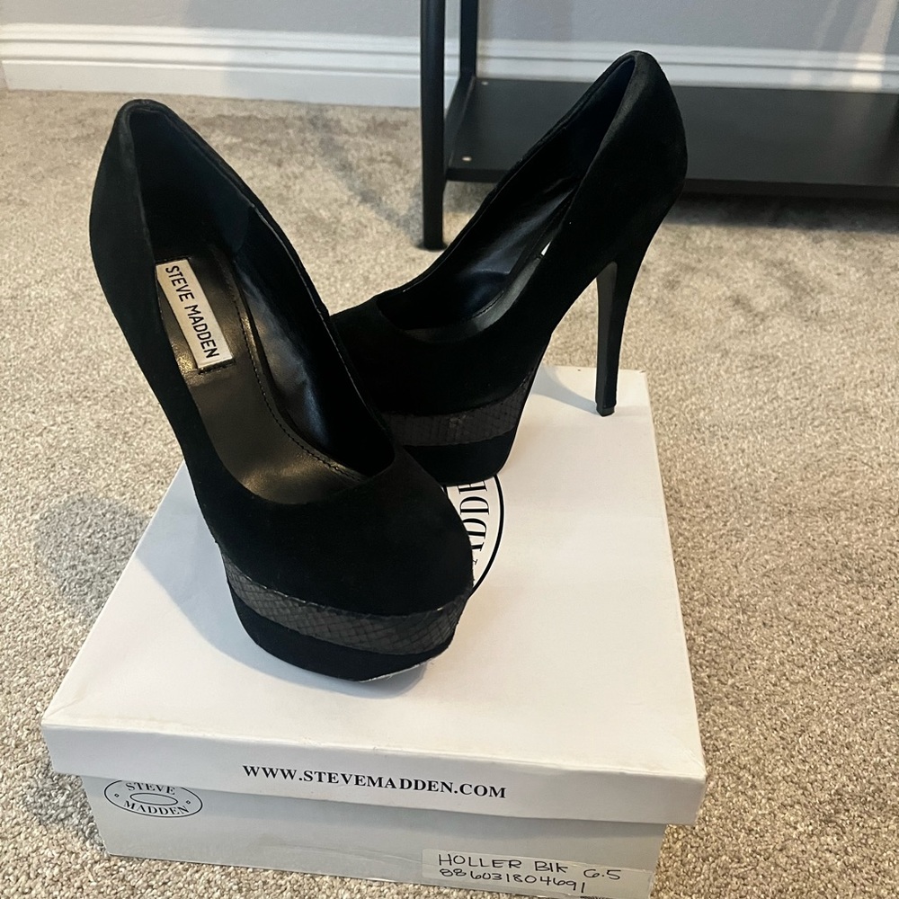 Steve Madden Black Pumps